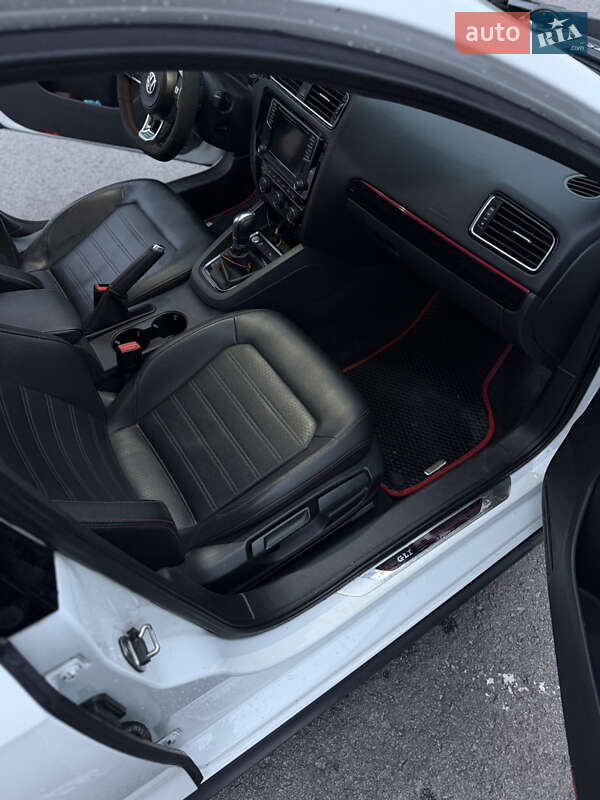 Седан Volkswagen Jetta 2016 в Запоріжжі фото 12 Седан Volkswagen Jetta 2016 в Запоріжжі