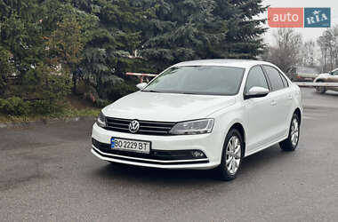 Седан Volkswagen Jetta 2015 в Тернополі