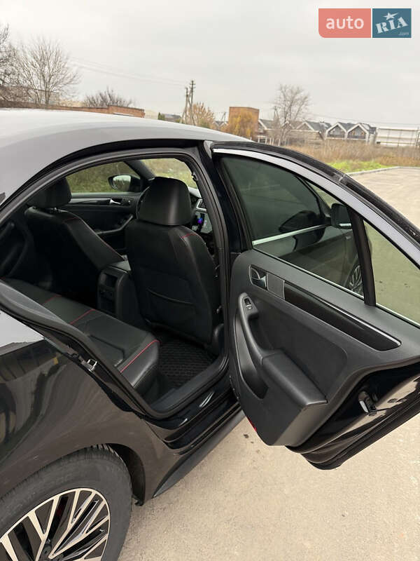 Седан Volkswagen Jetta 2014 в Днепре