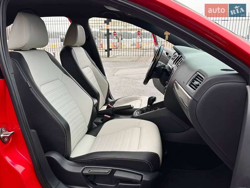 Седан Volkswagen Jetta 2016 в Києві