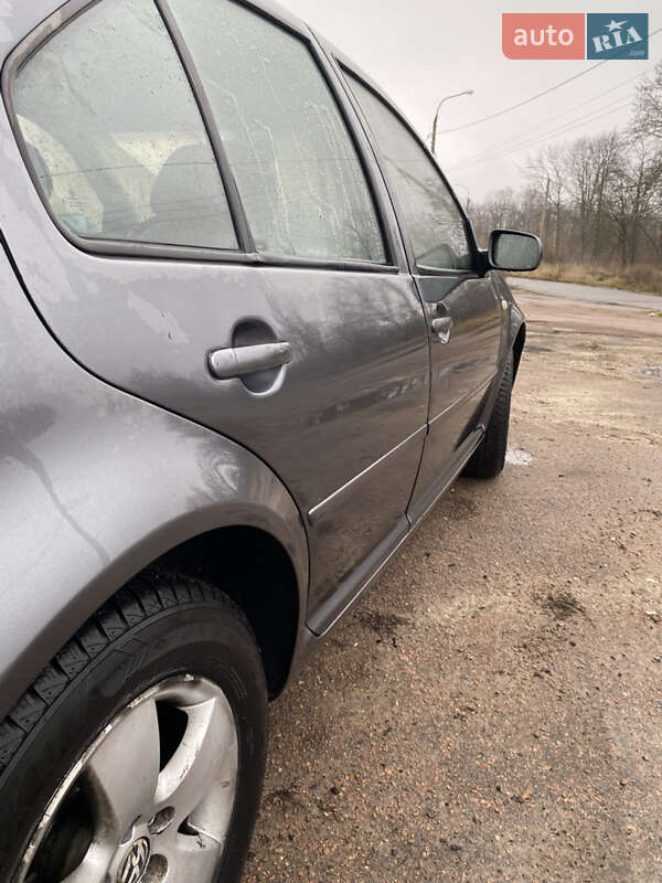 Седан Volkswagen Jetta 2003 в Чернігові