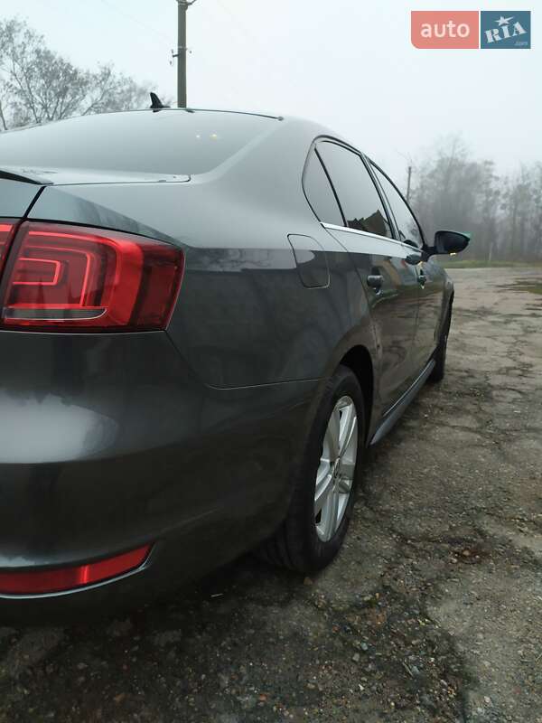 Седан Volkswagen Jetta 2013 в Тараще фото 33 Седан Volkswagen Jetta 2013 в Тараще