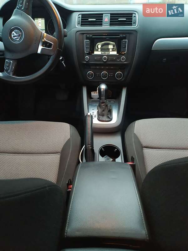 Седан Volkswagen Jetta 2013 в Тараще фото 45 Седан Volkswagen Jetta 2013 в Тараще