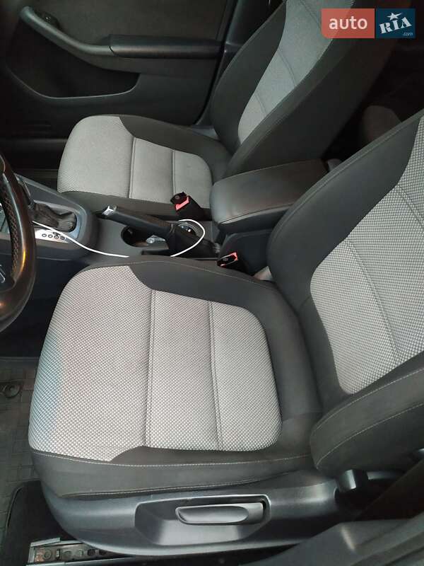 Седан Volkswagen Jetta 2013 в Тараще фото 48 Седан Volkswagen Jetta 2013 в Тараще