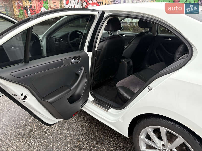 Седан Volkswagen Jetta 2014 в Харькове