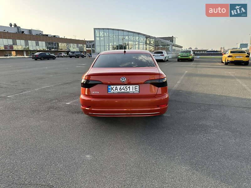 Седан Volkswagen Jetta 2019 в Киеве