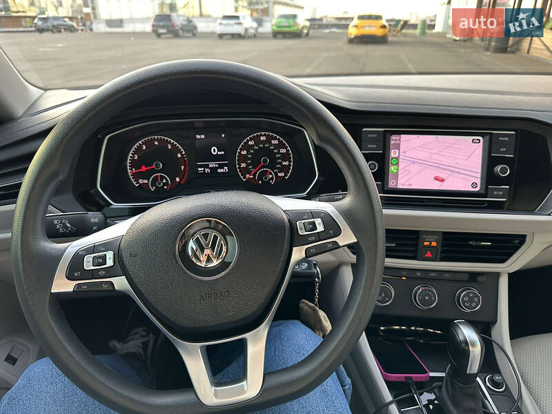 Седан Volkswagen Jetta 2019 в Киеве