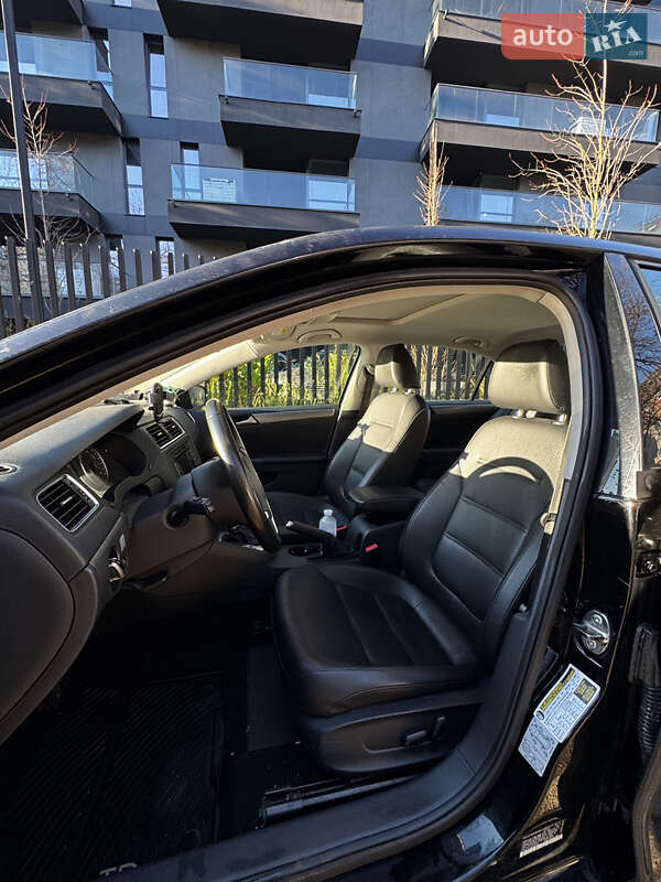Седан Volkswagen Jetta 2014 в Львове