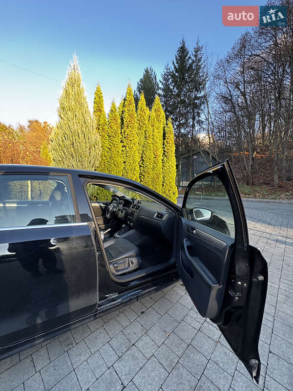 Седан Volkswagen Jetta 2014 в Львове