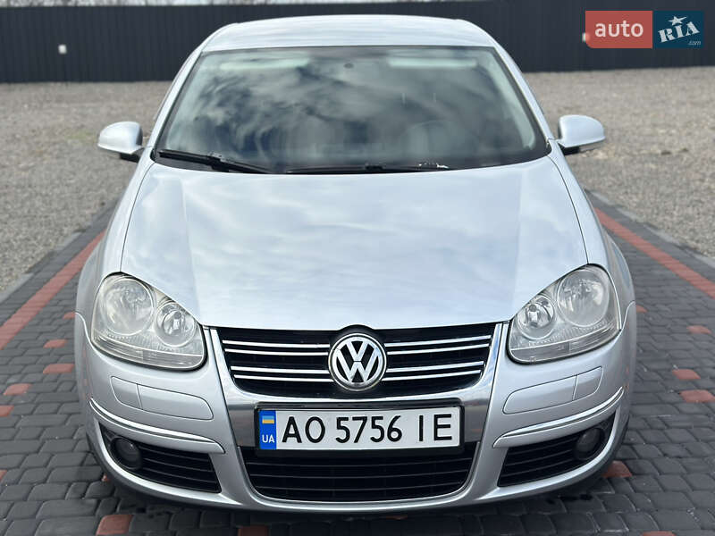Седан Volkswagen Jetta 2010 в Берегово