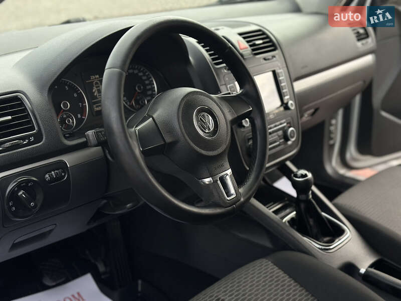 Седан Volkswagen Jetta 2010 в Берегово