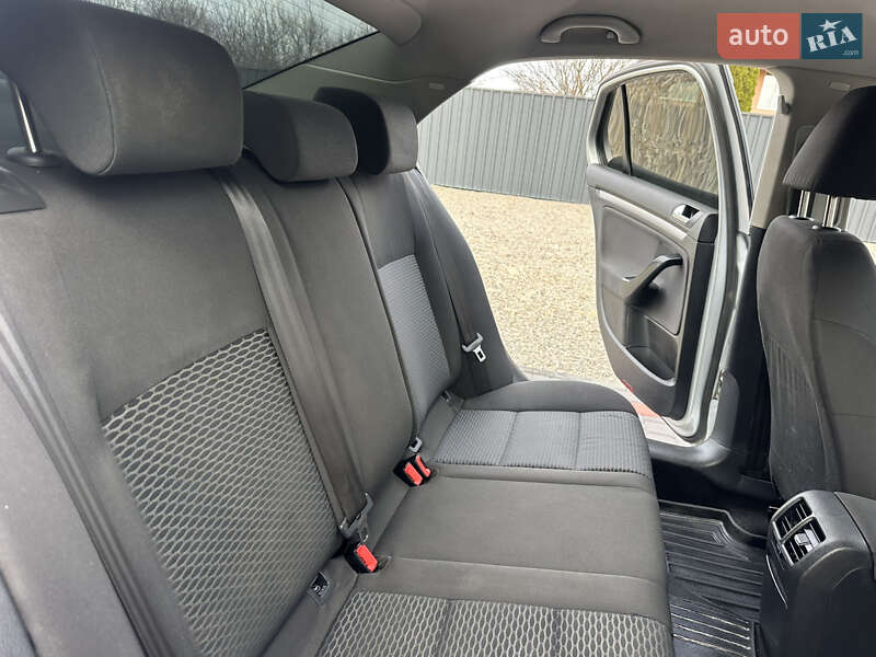 Седан Volkswagen Jetta 2010 в Берегово