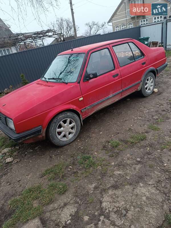 Седан Volkswagen Jetta 1985 в Кельменцях
