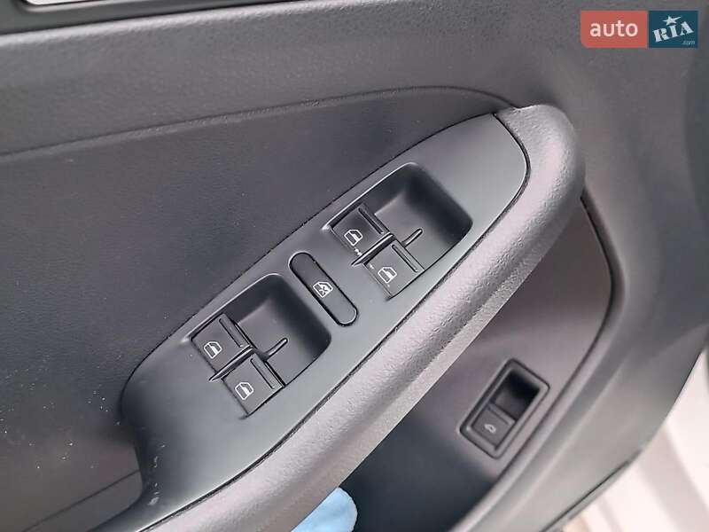 Седан Volkswagen Jetta 2015 в Харкові фото 17 Седан Volkswagen Jetta 2015 в Харкові