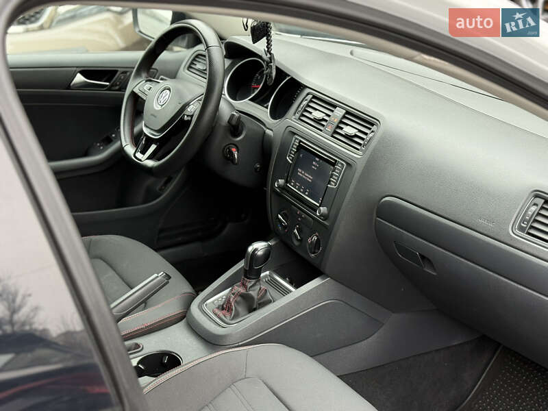 Седан Volkswagen Jetta 2015 в Киеве фото 15 Седан Volkswagen Jetta 2015 в Киеве
