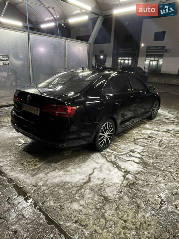 Седан Volkswagen Jetta 2015 в Києві