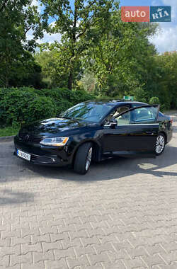 Седан Volkswagen Jetta 2012 в Львові