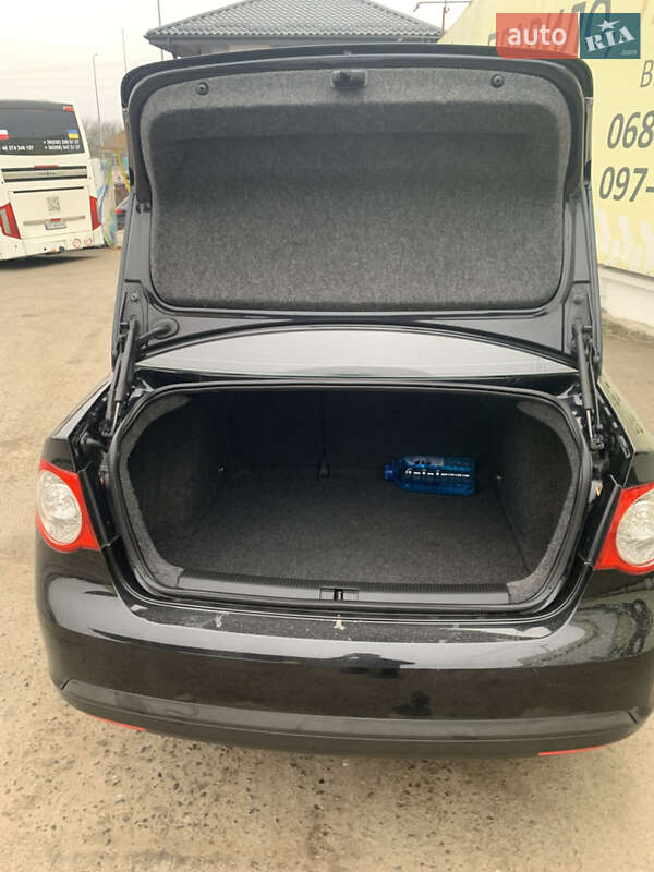 Седан Volkswagen Jetta 2006 в Черкассах