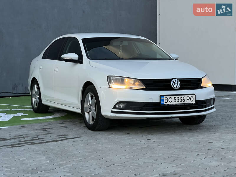 Седан Volkswagen Jetta 2016 в Львові