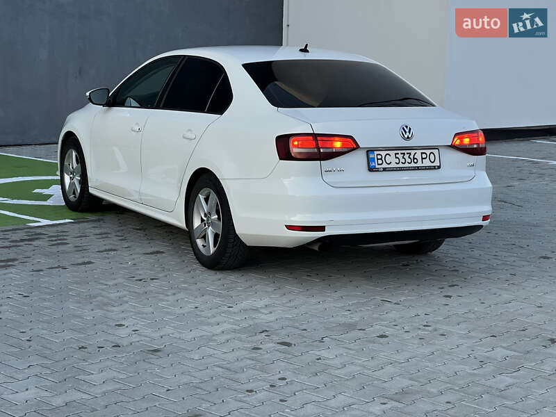 Седан Volkswagen Jetta 2016 в Львові