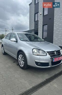 Седан Volkswagen Jetta 2009 в Луцке