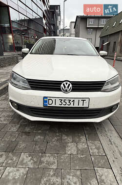 Седан Volkswagen Jetta 2012 в Львові