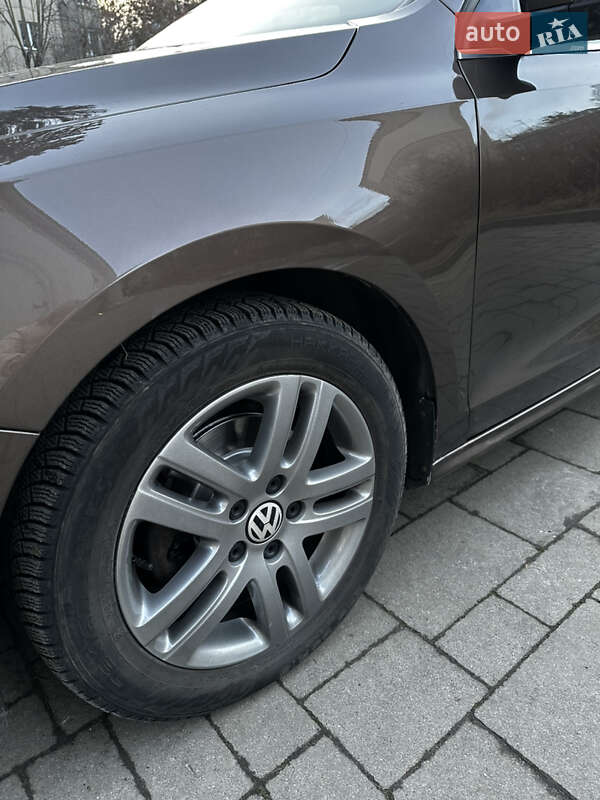 Седан Volkswagen Jetta 2011 в Львове