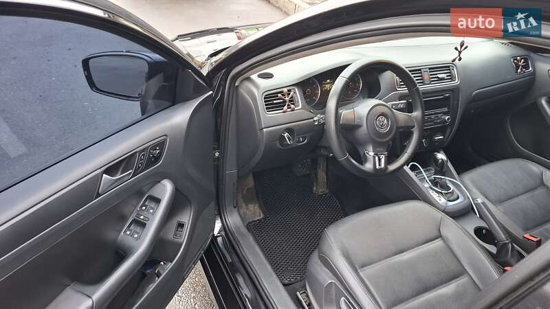 Седан Volkswagen Jetta 2012 в Харкові