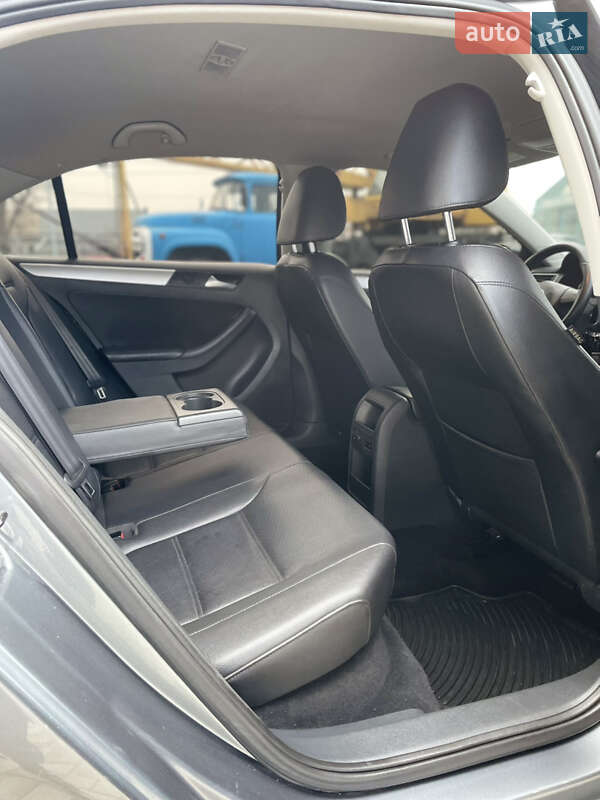 Седан Volkswagen Jetta 2014 в Запоріжжі
