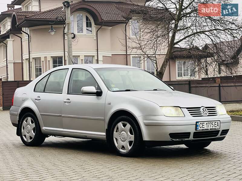 Седан Volkswagen Jetta 2004 в Чернівцях