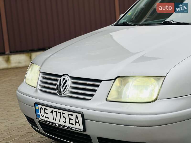 Седан Volkswagen Jetta 2004 в Чернівцях