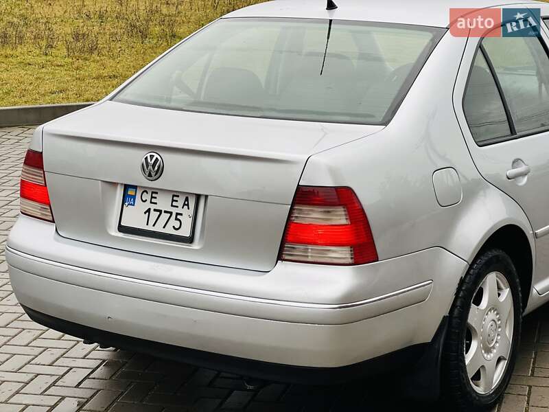 Седан Volkswagen Jetta 2004 в Чернівцях