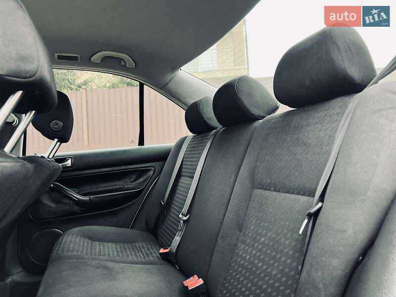 Седан Volkswagen Jetta 2004 в Чернівцях