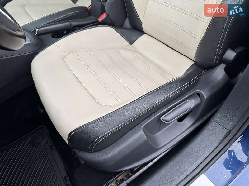 Седан Volkswagen Jetta 2012 в Києві