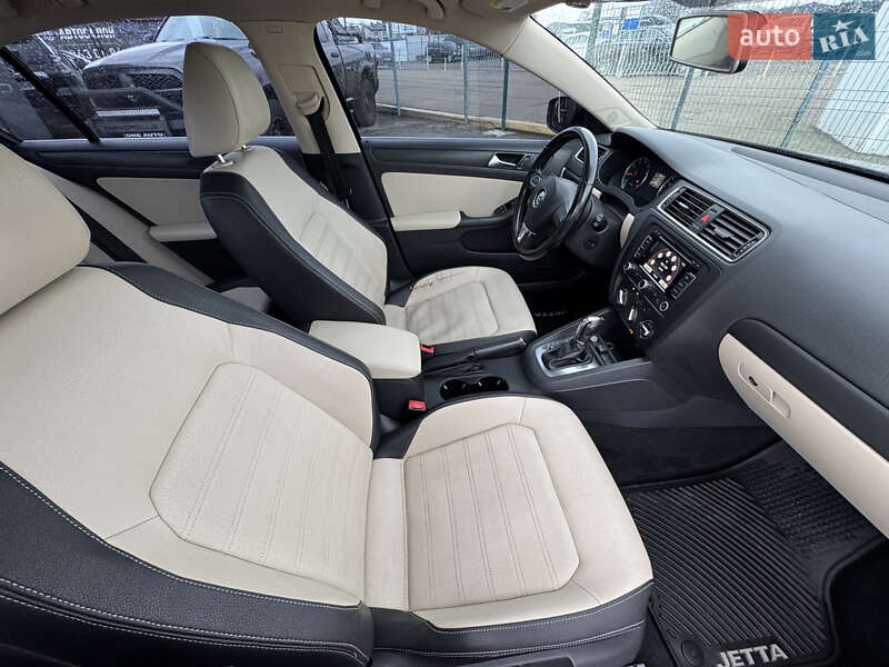 Седан Volkswagen Jetta 2012 в Києві