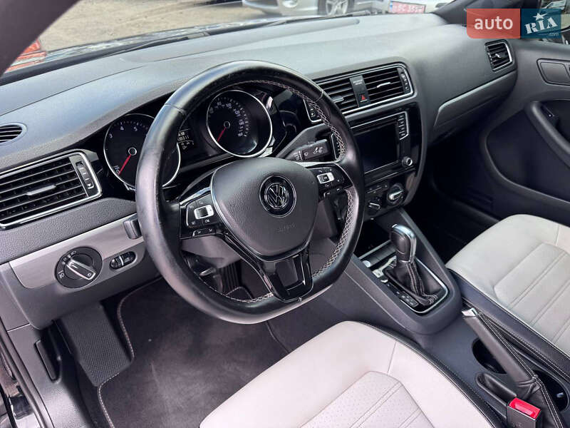 Седан Volkswagen Jetta 2016 в Хмельницькому