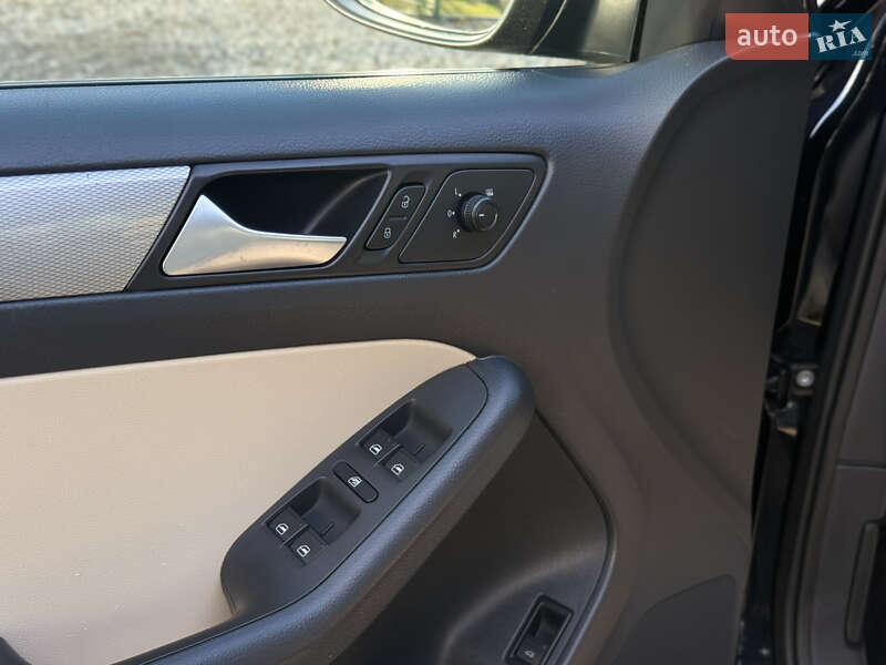 Седан Volkswagen Jetta 2016 в Івано-Франківську