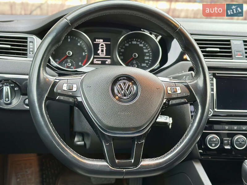 Седан Volkswagen Jetta 2016 в Киеве