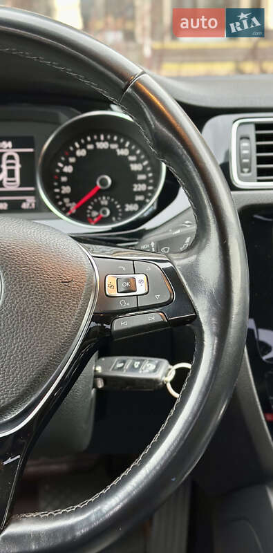 Седан Volkswagen Jetta 2016 в Киеве