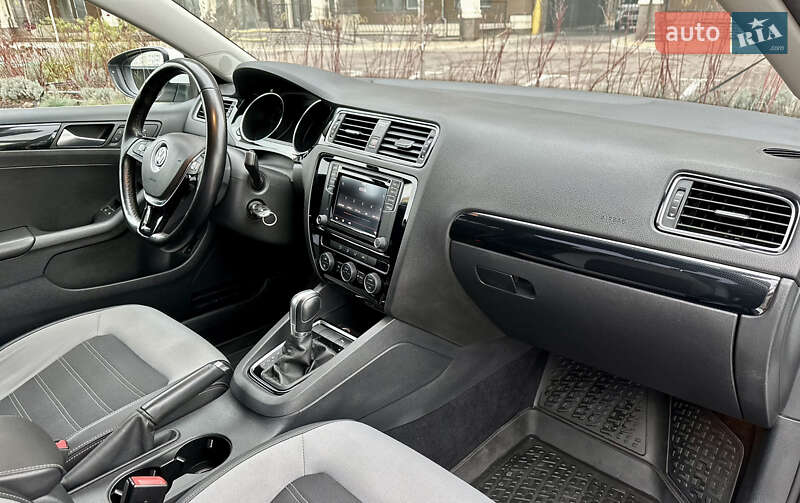 Седан Volkswagen Jetta 2016 в Киеве