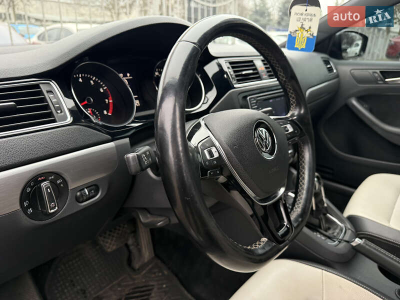 Седан Volkswagen Jetta 2016 в Одесі