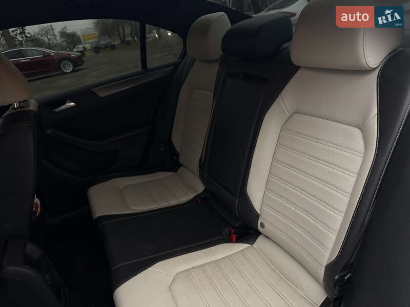 Седан Volkswagen Jetta 2016 в Одесі