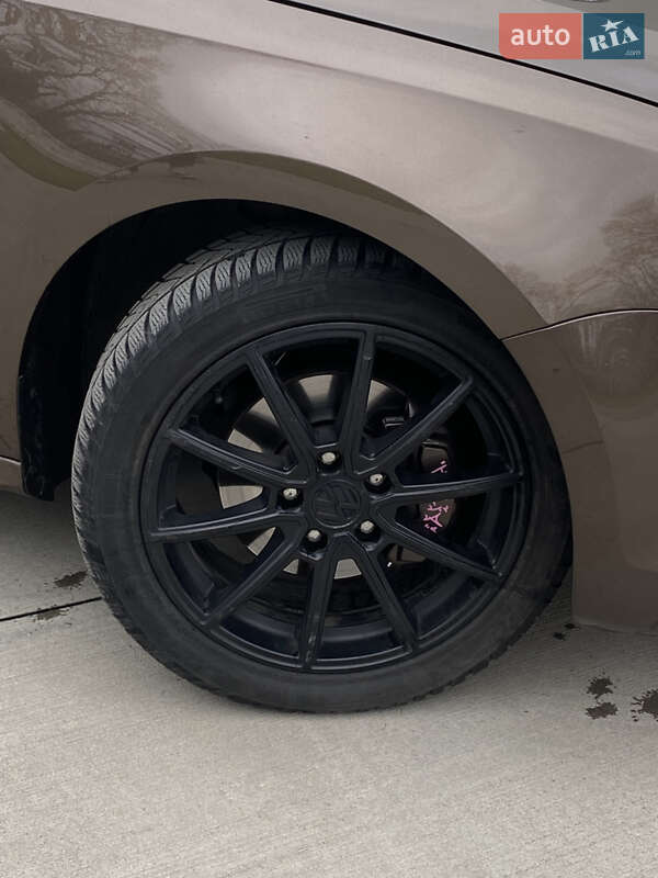 Седан Volkswagen Jetta 2013 в Луцьку