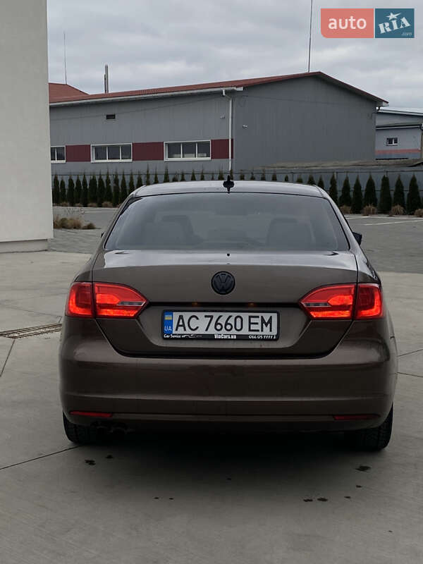 Седан Volkswagen Jetta 2013 в Луцьку