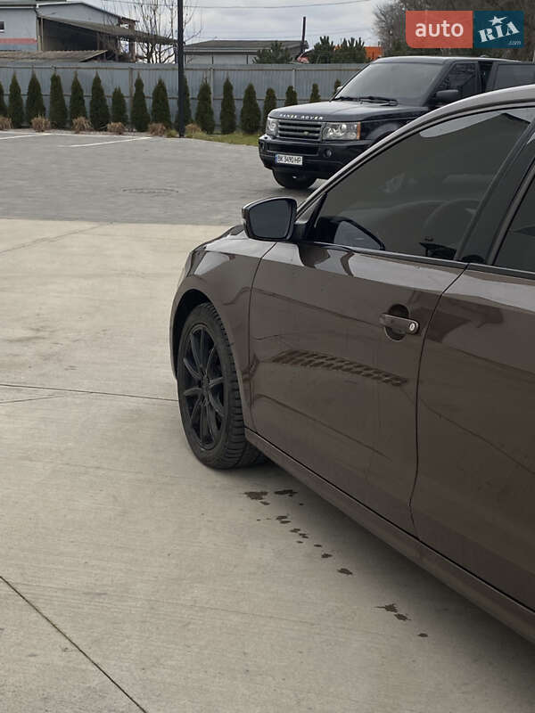 Седан Volkswagen Jetta 2013 в Луцьку