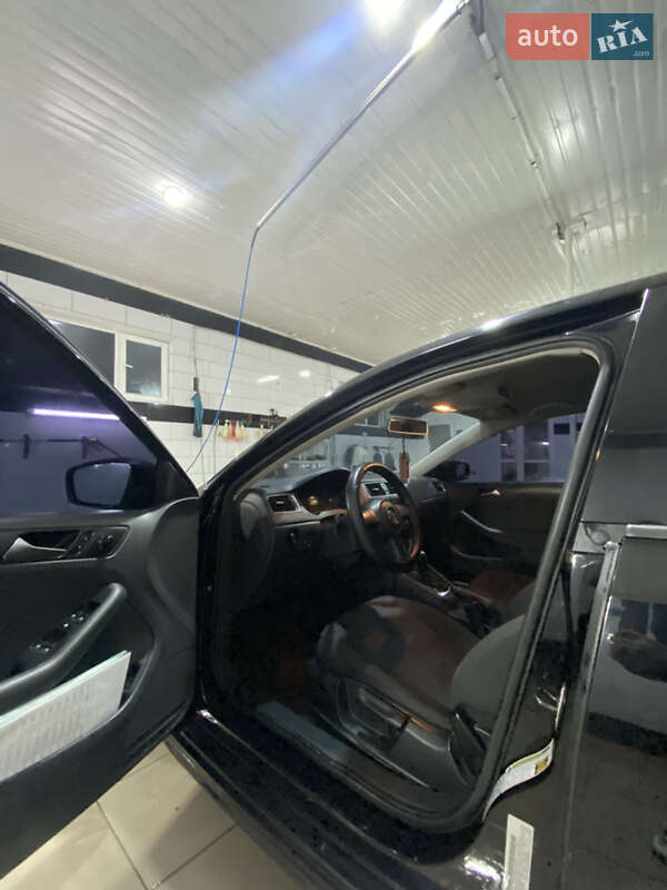 Седан Volkswagen Jetta 2011 в Лозовій