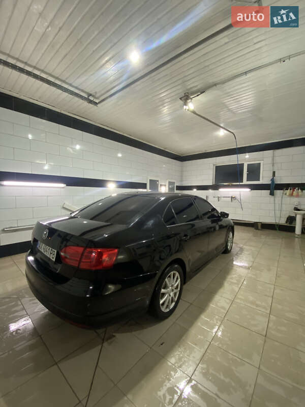 Седан Volkswagen Jetta 2011 в Лозовій
