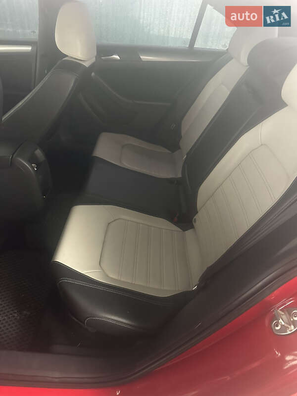 Седан Volkswagen Jetta 2016 в Днепре