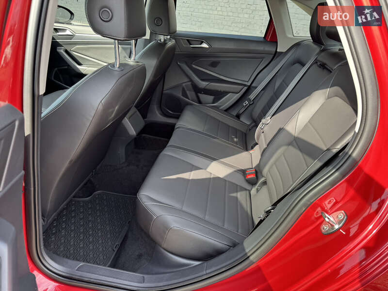 Седан Volkswagen Jetta 2022 в Луцьку