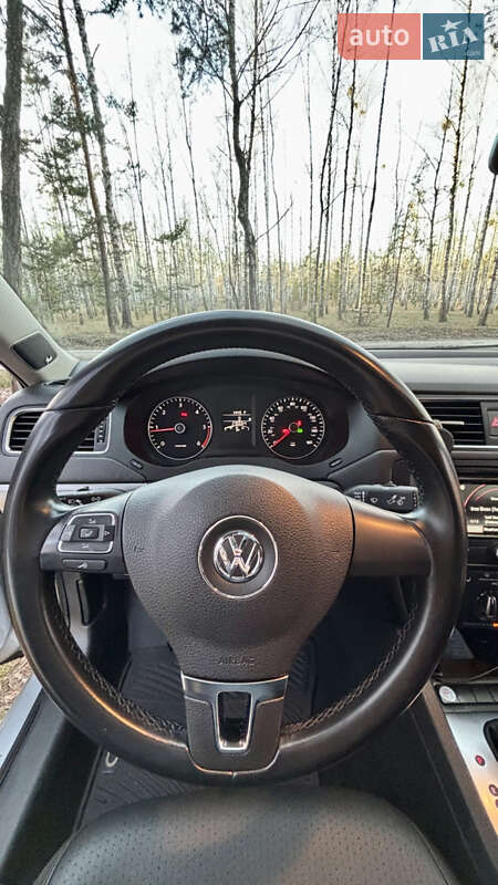 Седан Volkswagen Jetta 2014 в Киеве фото 10 Седан Volkswagen Jetta 2014 в Киеве